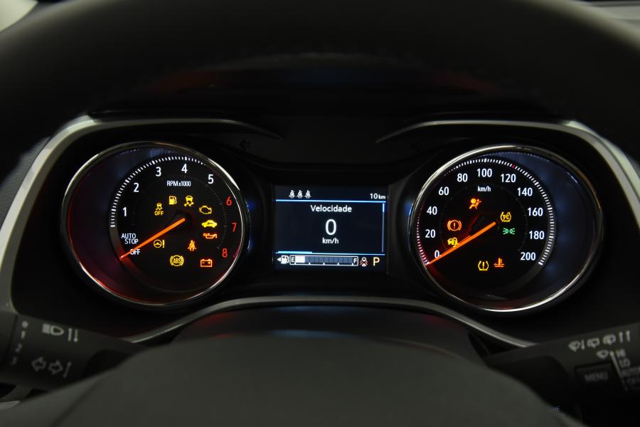 Панель приборов Chevrolet Tracker Premier 2020 года  (фото 10 из 17)